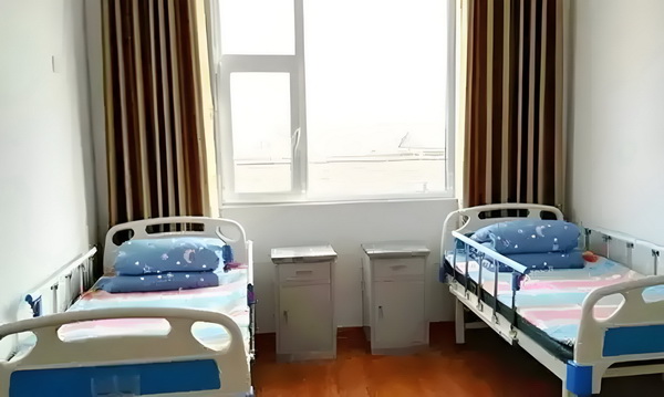 如何入深圳宝安户口_变态男躲女神床下，尺度生猛的日本电影！ 变态男躲女本电影旨为宗