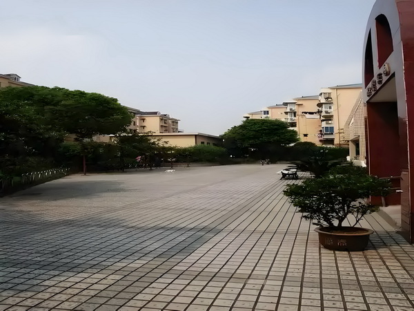 如何入深圳宝安户口_变态男躲女神床下，尺度生猛的日本电影！ 变态男躲女本电影旨为宗