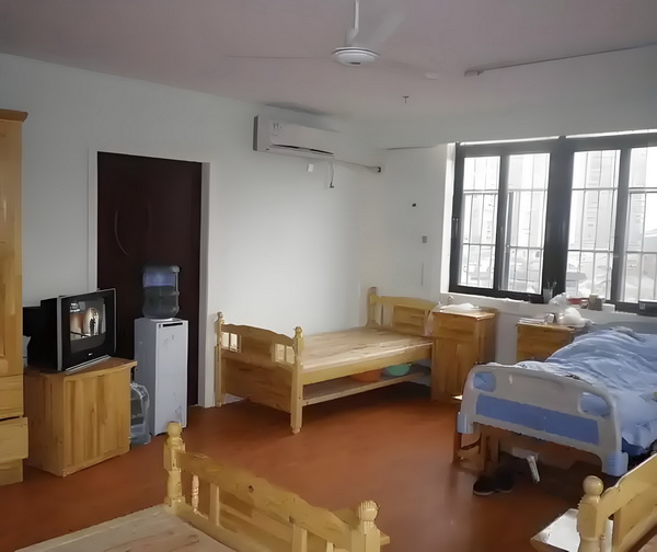 深圳学历入户2025_活佛王兴夫“点化”140位女信徒，全程不穿衣服，场面失控 明节但就个清在这前